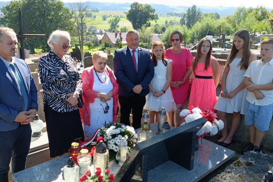 Uroczystość patriotyczna przy grobie porucznika Jana Wróbla - zdjęcie 4