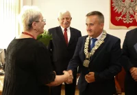 Podziękowania dla dyrektorów placówek oświatowych podczas sesji Rady Miasta - zdjęcie główne