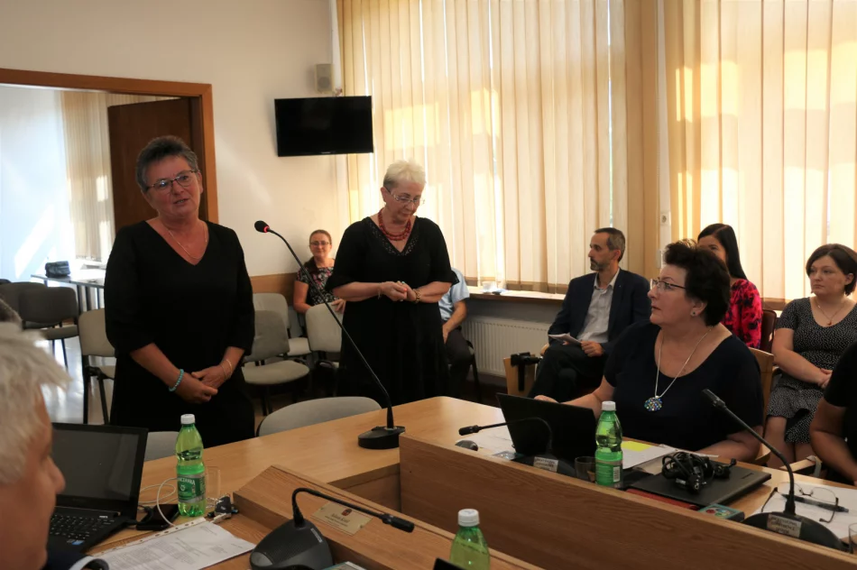 Podziękowania dla dyrektorów placówek oświatowych podczas sesji Rady Miasta - zdjęcie 4