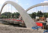 Budowa mostu w ciągu ulicy Lipowej – roboty postępują - zdjęcie główne