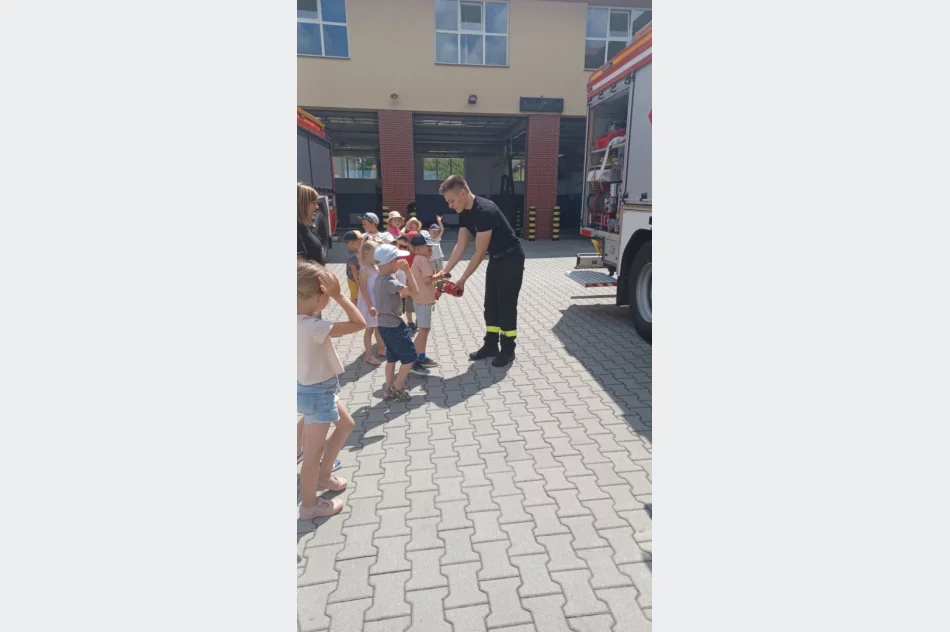 Poznali pracę strażaków - zdjęcie 8