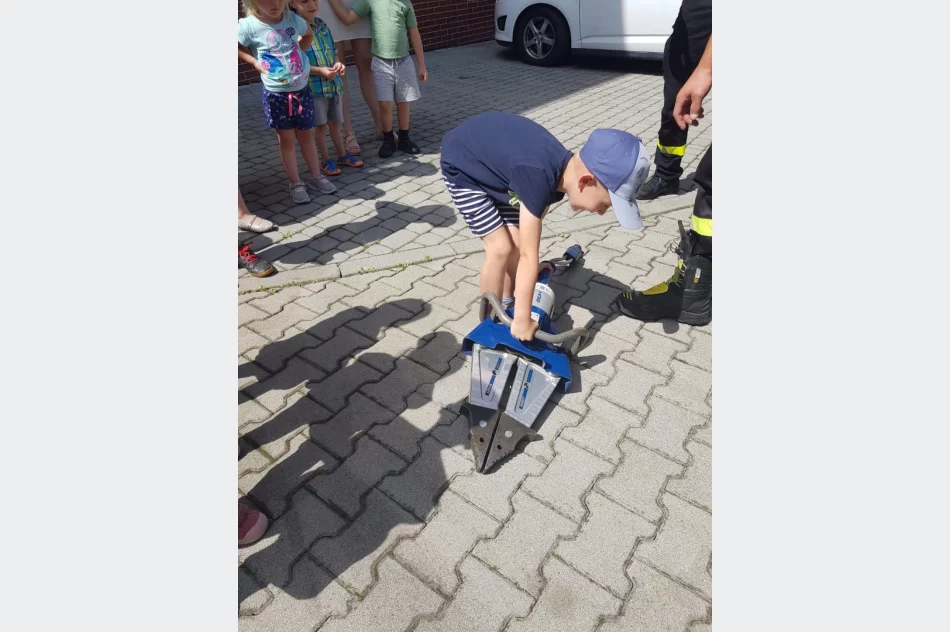 Poznali pracę strażaków - zdjęcie 11