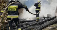 Spłonęła stodoła, zagrożony był dom i las - zdjęcie 3