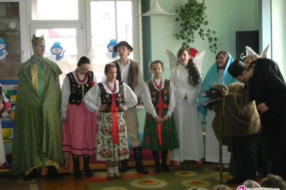 Dzieci poznają obrzędy kolędnicze - zdjęcie 4