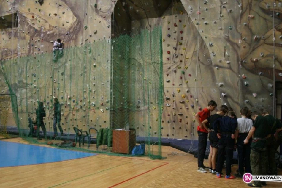 Zajęcia na ściance wspinaczkowej - zdjęcie 2