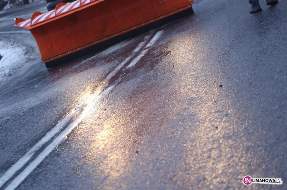 Ślisko na drodze - samochody w rowach - zdjęcie 3