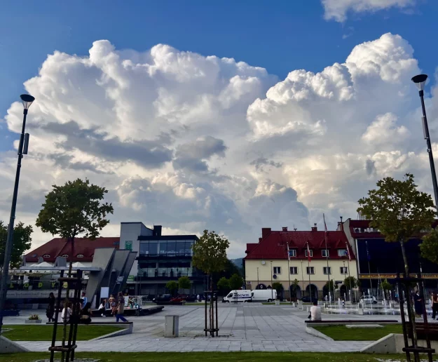 Upały do 39 st C oraz drugi stopień ostrzeżenia o burzach - zdjęcie główne