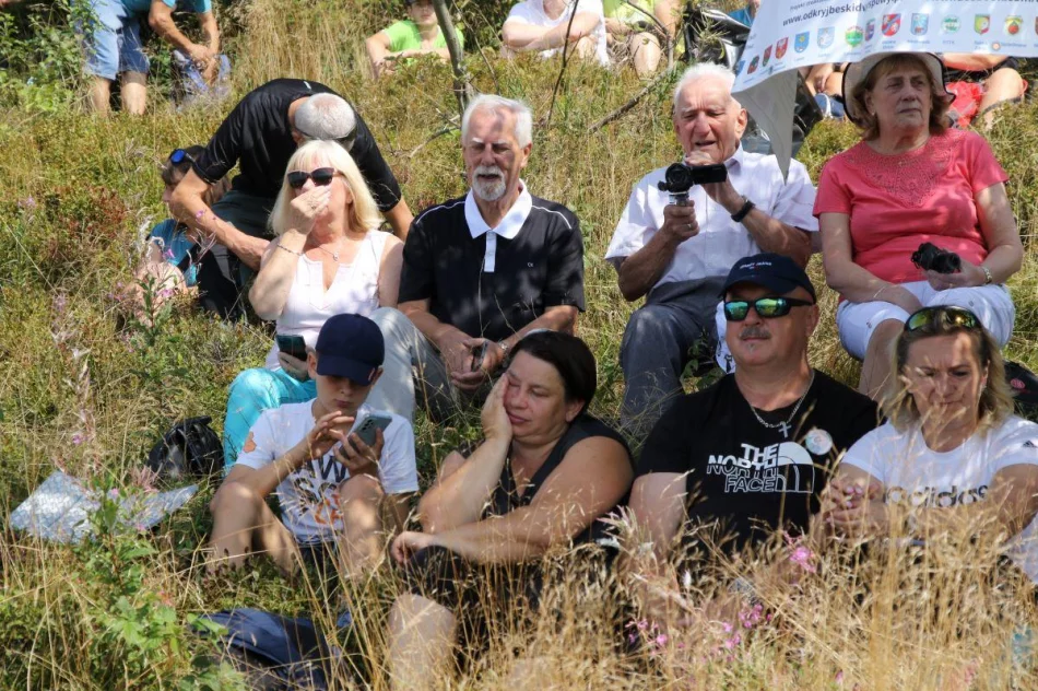 O samotnym wędrowaniu nie było mowy - tłumy turystów na Mogielicy - zdjęcie 6