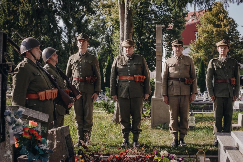 Pamięci zapomnianych bohaterów - wyjątkowa sesja zdjęciowa - zdjęcie 9