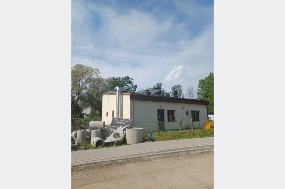 Instalacje fotowoltaiczne montowane są na stacjach pompowni wody, przepompowni ścieków oraz budynkach użyteczności publicznej - zdjęcie 5