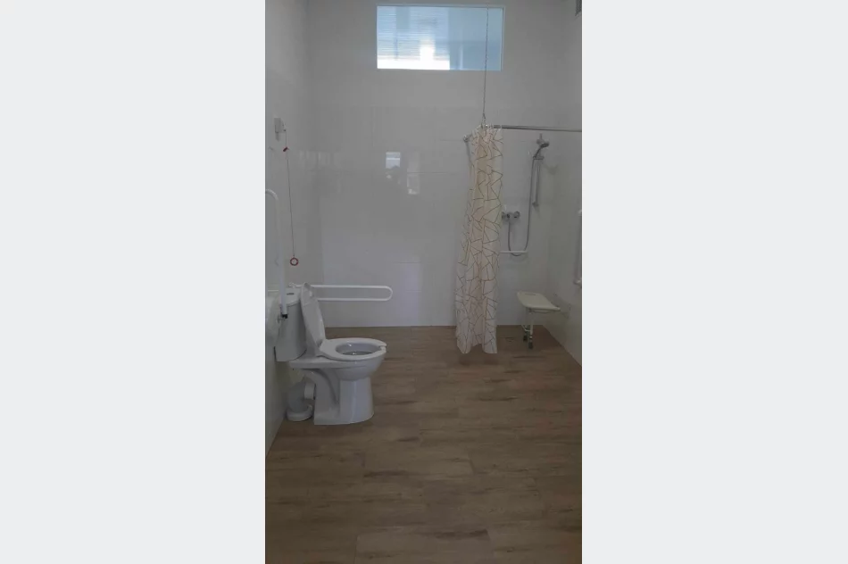 Likwidacja barier architektonicznych w Szkole Podstawowej w Pisarzowej - zdjęcie 2