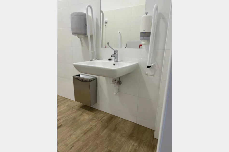 Likwidacja barier architektonicznych w Szkole Podstawowej w Pisarzowej - zdjęcie 10