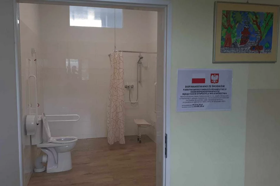 Likwidacja barier architektonicznych w Szkole Podstawowej w Pisarzowej - zdjęcie 12
