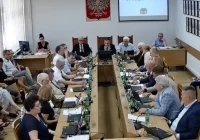 Dyrektorka na sesji: “jak dobrze, że na rynku w Limanowej nie stoi gilotyna” - zdjęcie główne