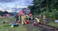 Tragedia w Barcicach. Samochód dachował i wpadł pod pociąg - zginęły dwie osoby (zdjęcia) - zdjęcie 2