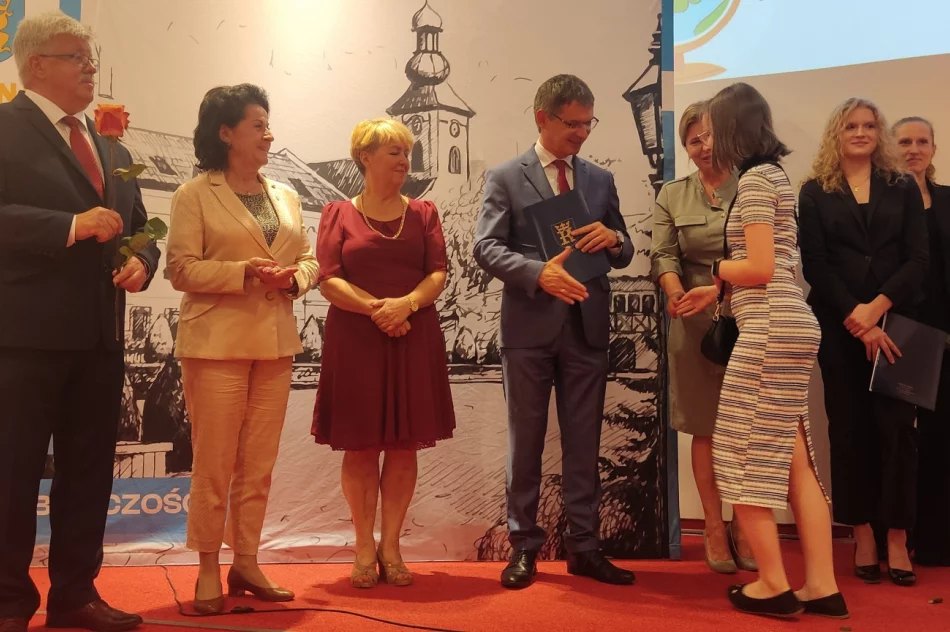 Motywacyjne stypendia dla uczniów rozdane - zdjęcie 6