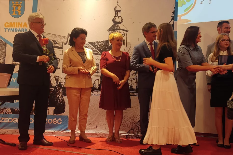 Motywacyjne stypendia dla uczniów rozdane - zdjęcie 11