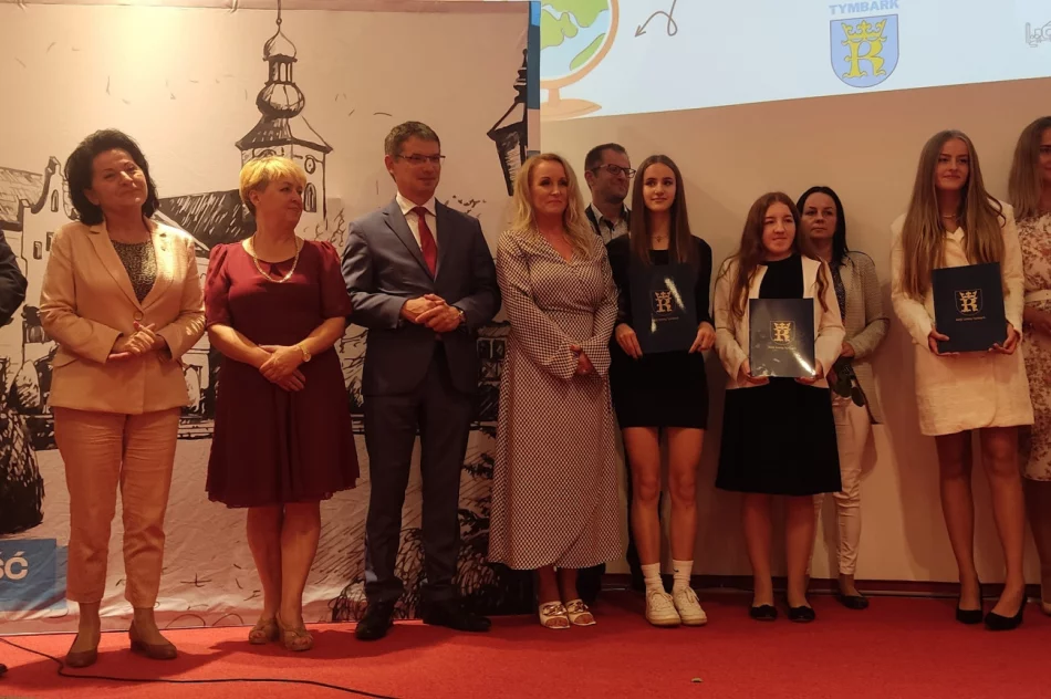 Motywacyjne stypendia dla uczniów rozdane - zdjęcie 12