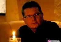 Franciszkanin w bibliotece - zdjęcie główne