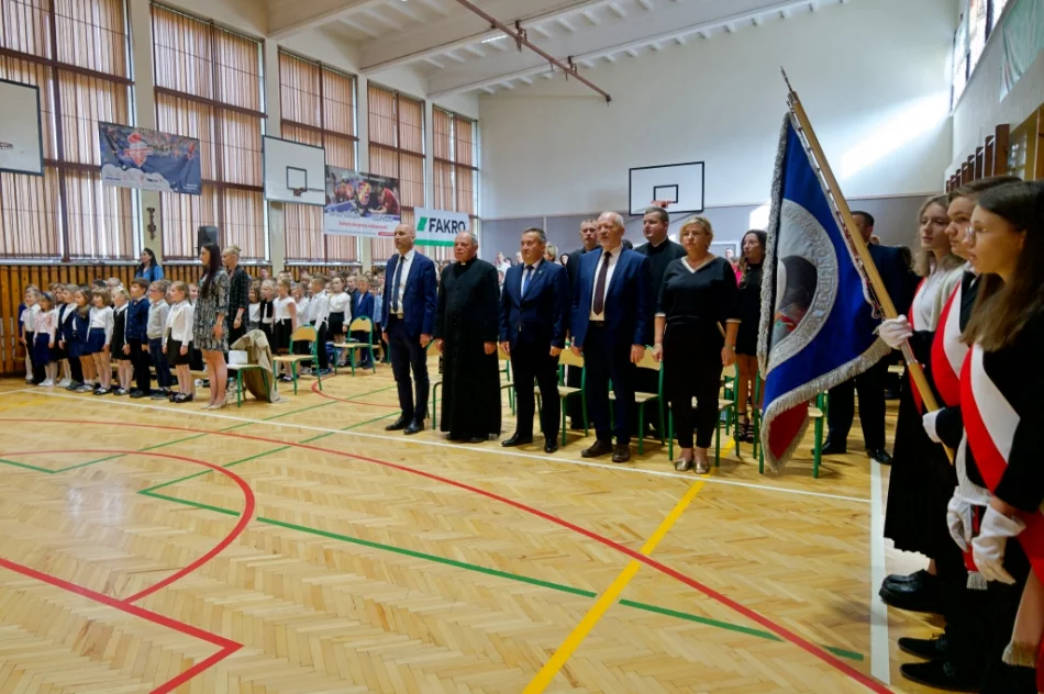 Uczniowie rozpoczęli rok szkolny - zdjęcie 2