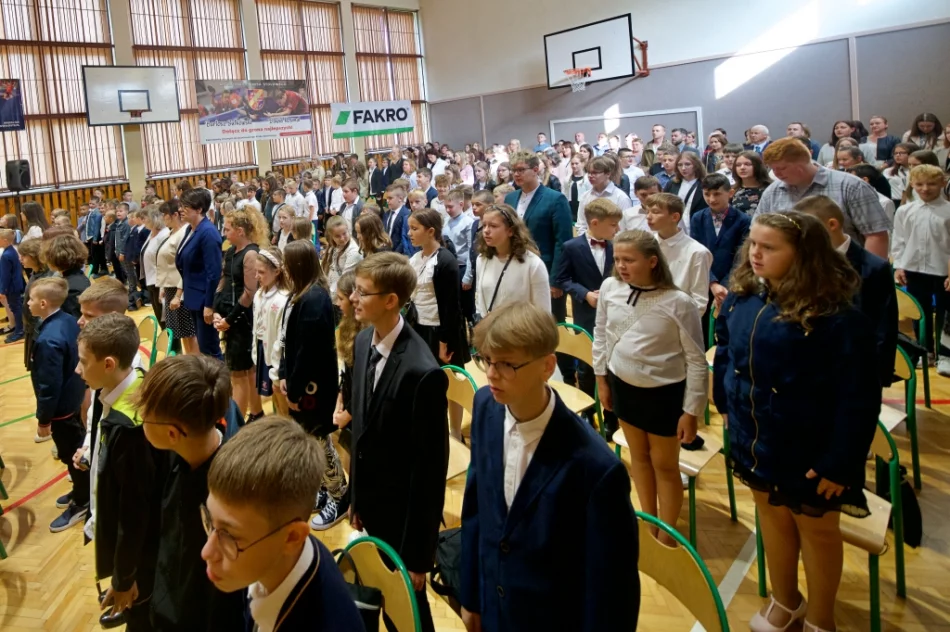 Uczniowie rozpoczęli rok szkolny - zdjęcie 3