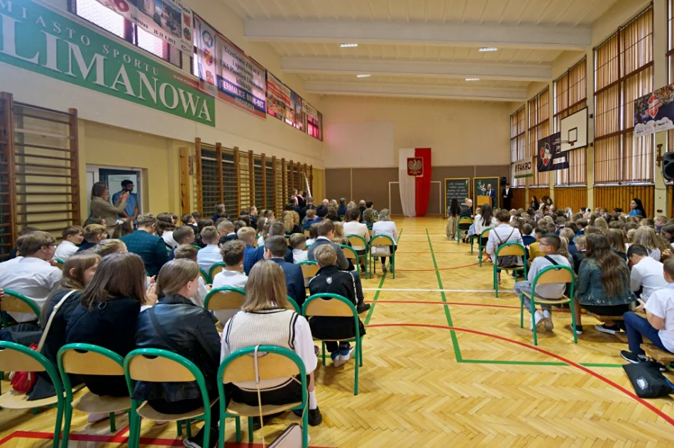 Uczniowie rozpoczęli rok szkolny - zdjęcie 4
