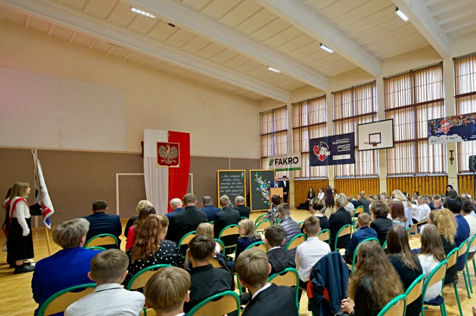 Uczniowie rozpoczęli rok szkolny - zdjęcie 5