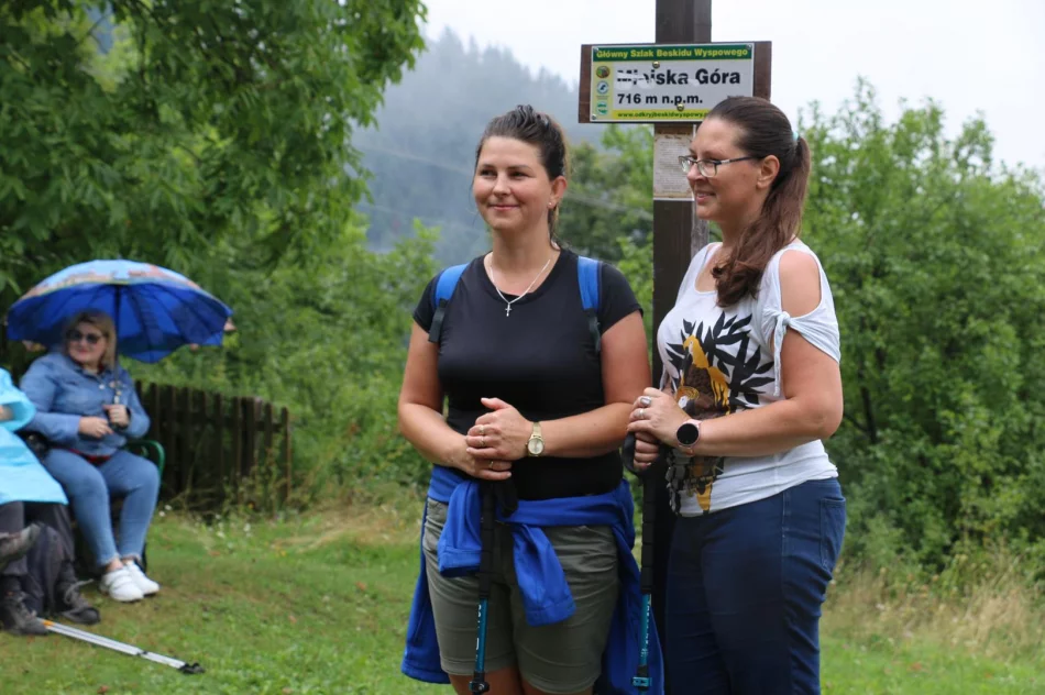 W niedzielę 3 września w ramach akcji „Odkryj Beskid Wyspowy” turyści odkrywali Miejską Górę - zdjęcie 13