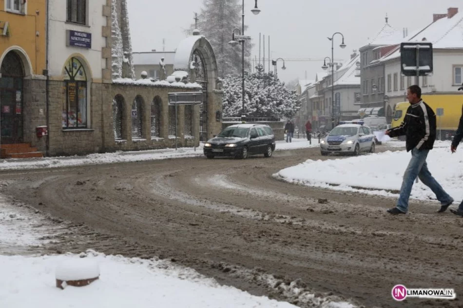 Na drogach bardzo ślisko - zdjęcie 2