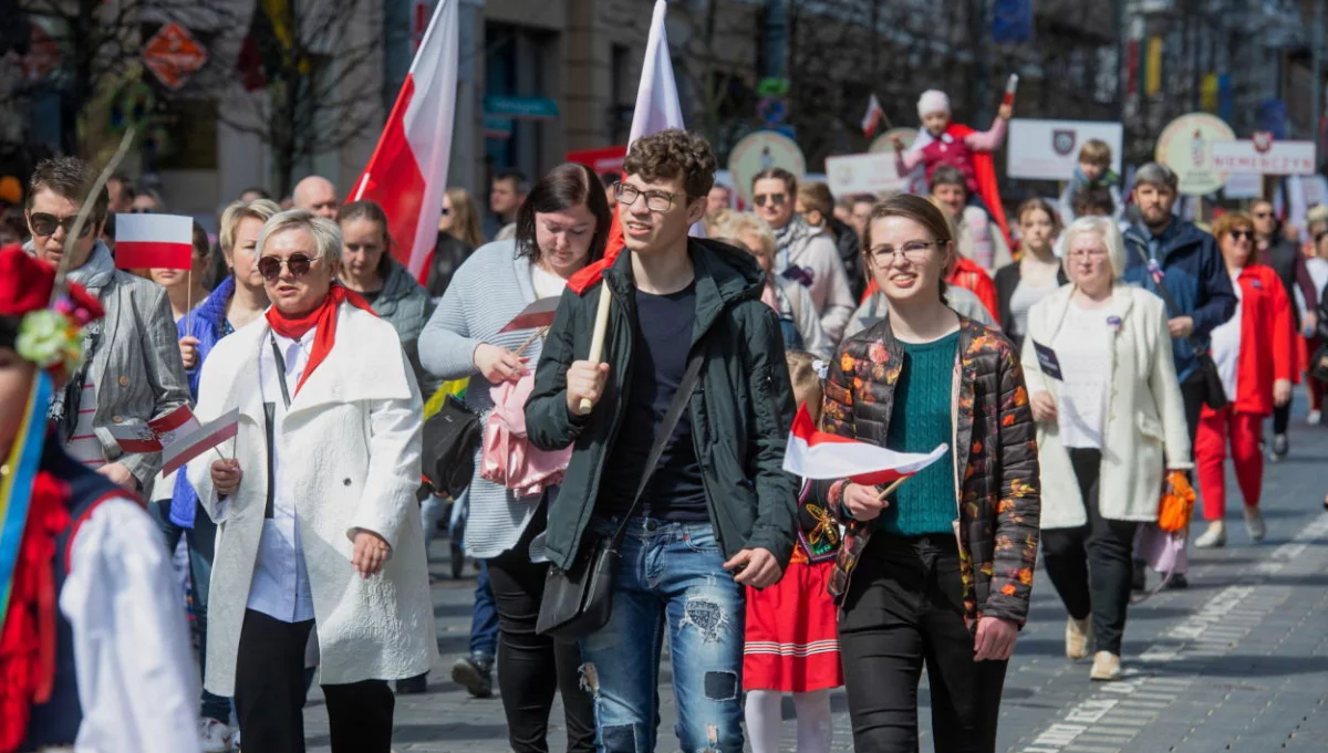 Polaków ubywa - w 2022 roku mniej o ponad 141 tys. osób. GUS wskazuje "winnych"