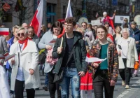 Polaków ubywa - w 2022 roku mniej o ponad 141 tys. osób. GUS wskazuje "winnych" - zdjęcie główne