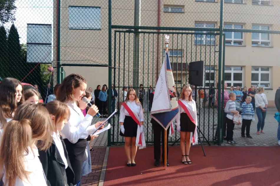 Początek roku szkolnego 2023/2024 w miejskich szkołach - zdjęcie 11