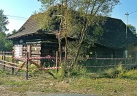 Wiekowy budynek kolejowy grozi zawaleniem - zdjęcie główne