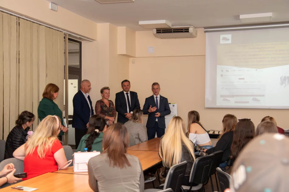 Młodzi to 35% bezrobotnych w powiecie. Powstał dla nich punkt doradztwa - zdjęcie 2