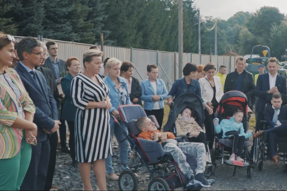 Inwestycja ruszyła - symbolicznie wbito łopaty - zdjęcie 6