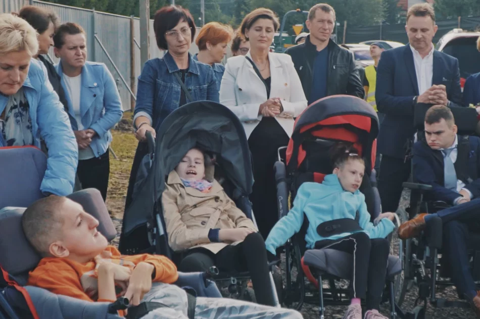 Inwestycja ruszyła - symbolicznie wbito łopaty - zdjęcie 8