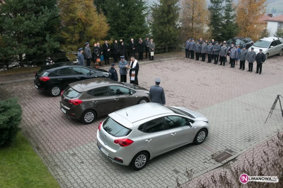 Policja otrzymała nowe radiowozy - zdjęcie 2