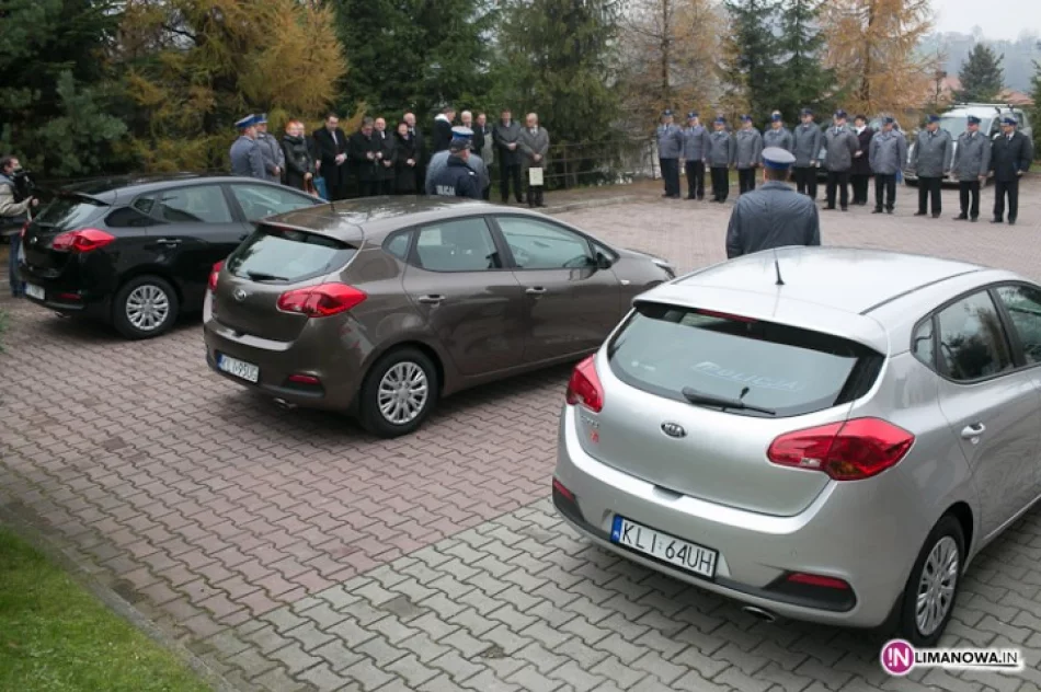 Policja otrzymała nowe radiowozy - zdjęcie 3
