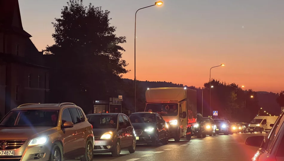 Wieczorne korki na ulicach miasta - zdjęcie 1