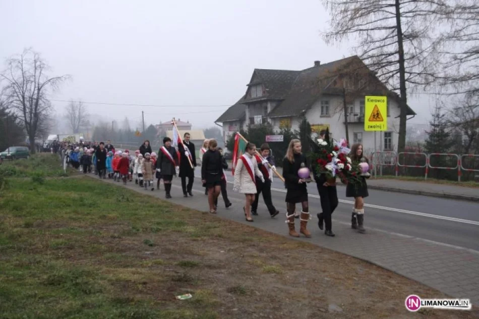 Szkoła otrzymała sztandar - zdjęcie 2