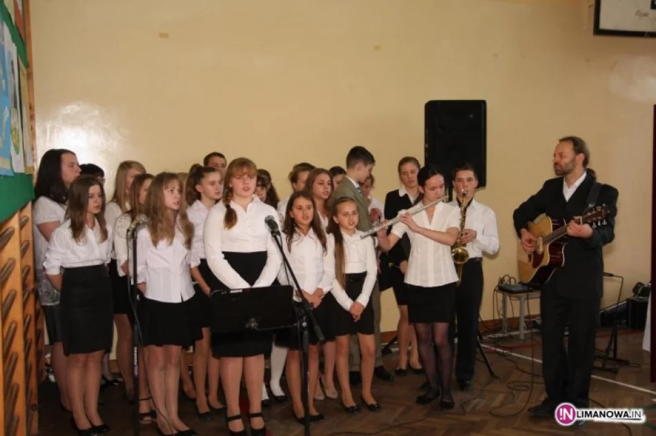 Szkoła otrzymała sztandar - zdjęcie 4