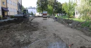 Przy blokach nr 6 i 7 na os. przy ulicy Zygmunta Augusta trwa remont dróg wewnętrznych i placów - zdjęcie 2