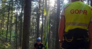 Paralotniarka zawisła na drzewie - akcja GOPR - zdjęcie 4