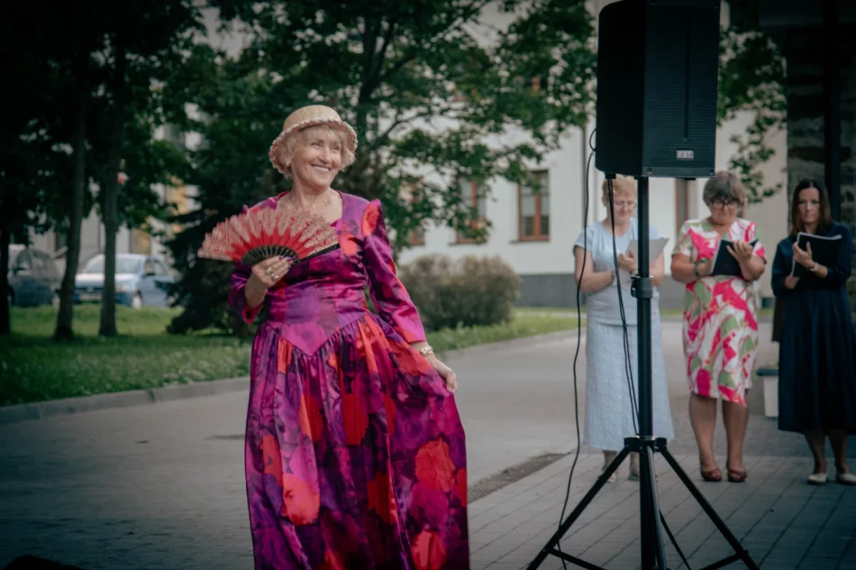 Czytali mieszkańcy, włodarze, ludzie kultury i przedstawiciele służb (ZDJĘCIA) - zdjęcie 4