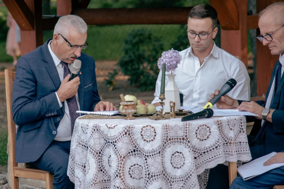 Czytali mieszkańcy, włodarze, ludzie kultury i przedstawiciele służb (ZDJĘCIA) - zdjęcie 7