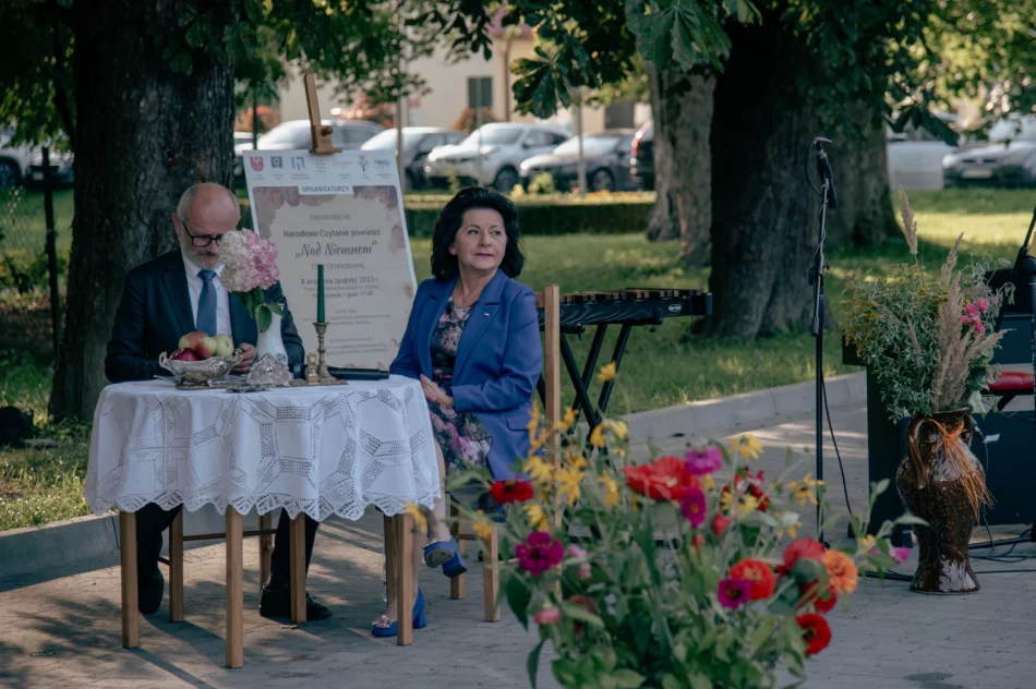 Czytali mieszkańcy, włodarze, ludzie kultury i przedstawiciele służb (ZDJĘCIA) - zdjęcie 10