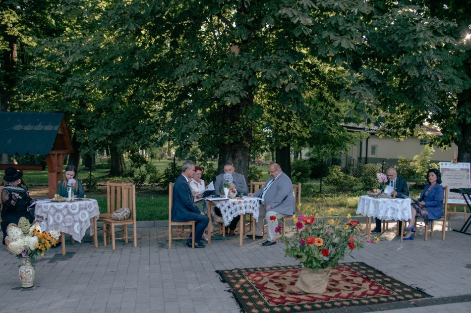 Czytali mieszkańcy, włodarze, ludzie kultury i przedstawiciele służb (ZDJĘCIA) - zdjęcie 11