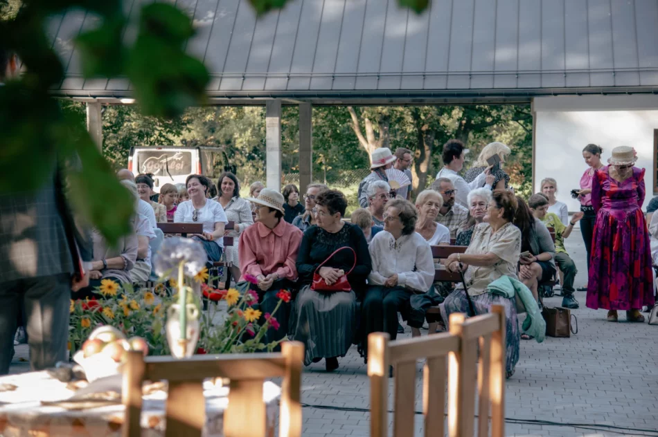 Czytali mieszkańcy, włodarze, ludzie kultury i przedstawiciele służb (ZDJĘCIA) - zdjęcie 12