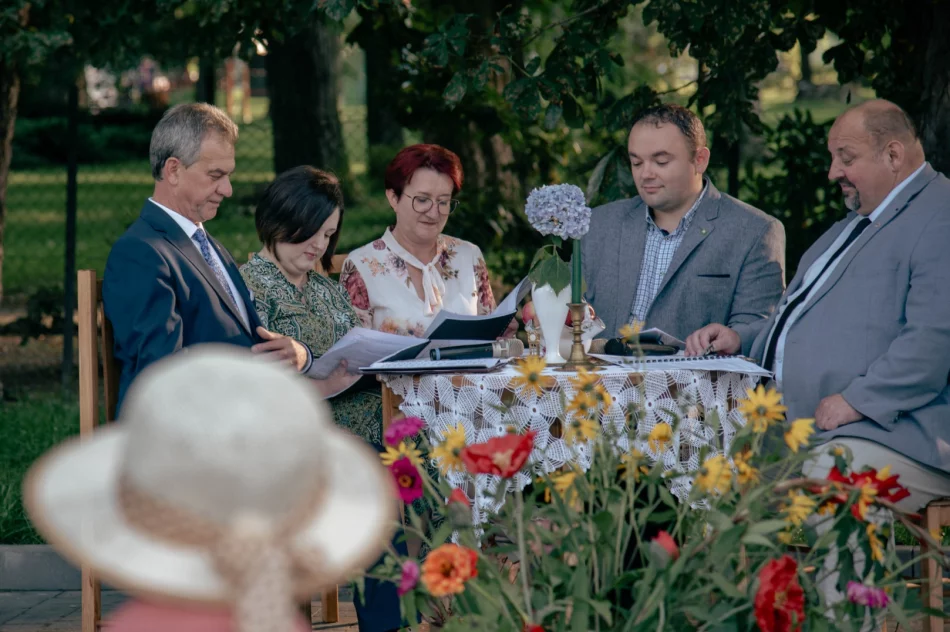 Czytali mieszkańcy, włodarze, ludzie kultury i przedstawiciele służb (ZDJĘCIA) - zdjęcie 17