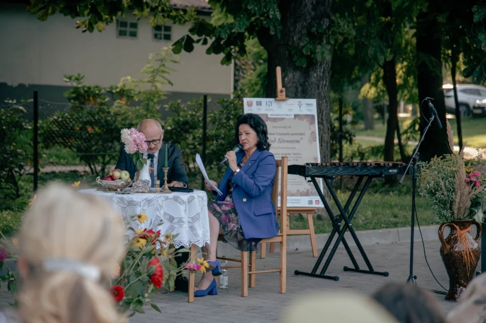 Czytali mieszkańcy, włodarze, ludzie kultury i przedstawiciele służb (ZDJĘCIA) - zdjęcie 19